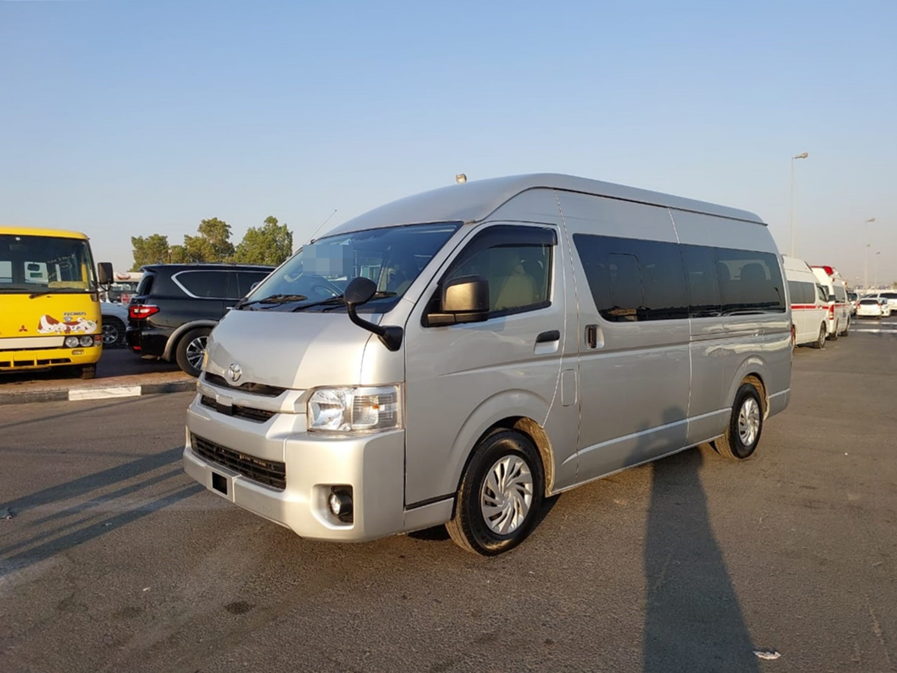 TOYOTA COMMUTER