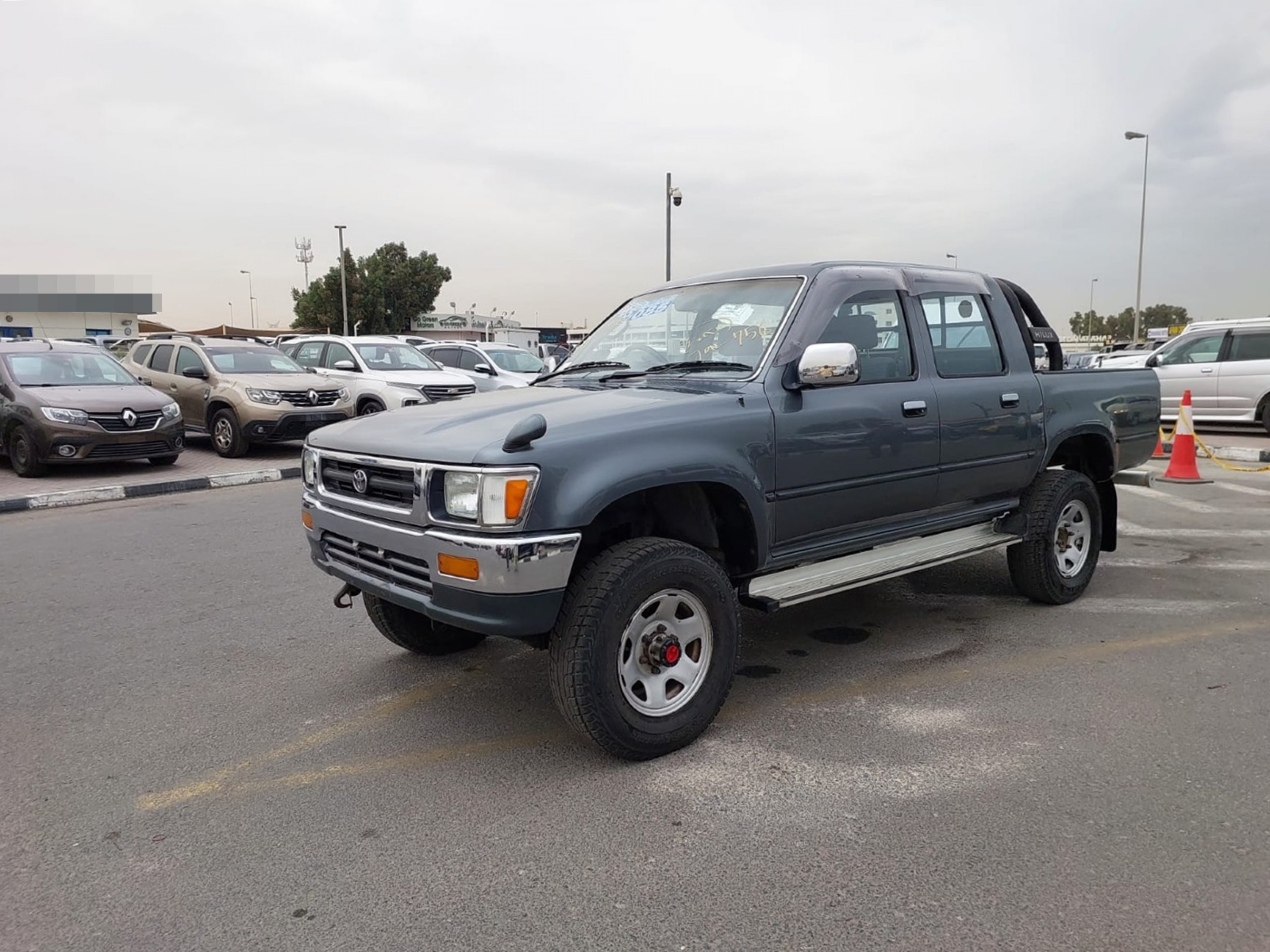 TOYOTA Hilux
