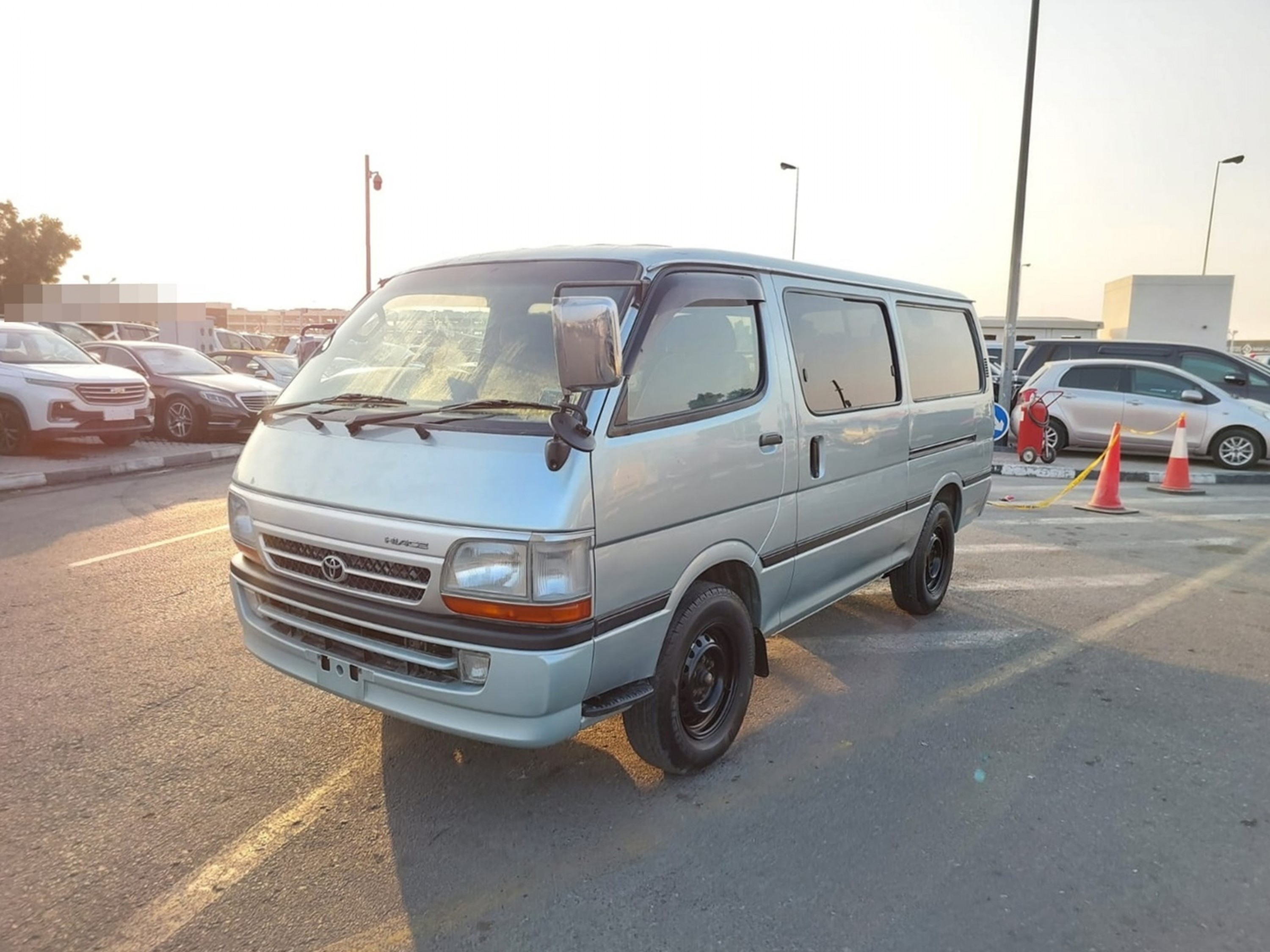 TOYOTA HIACE