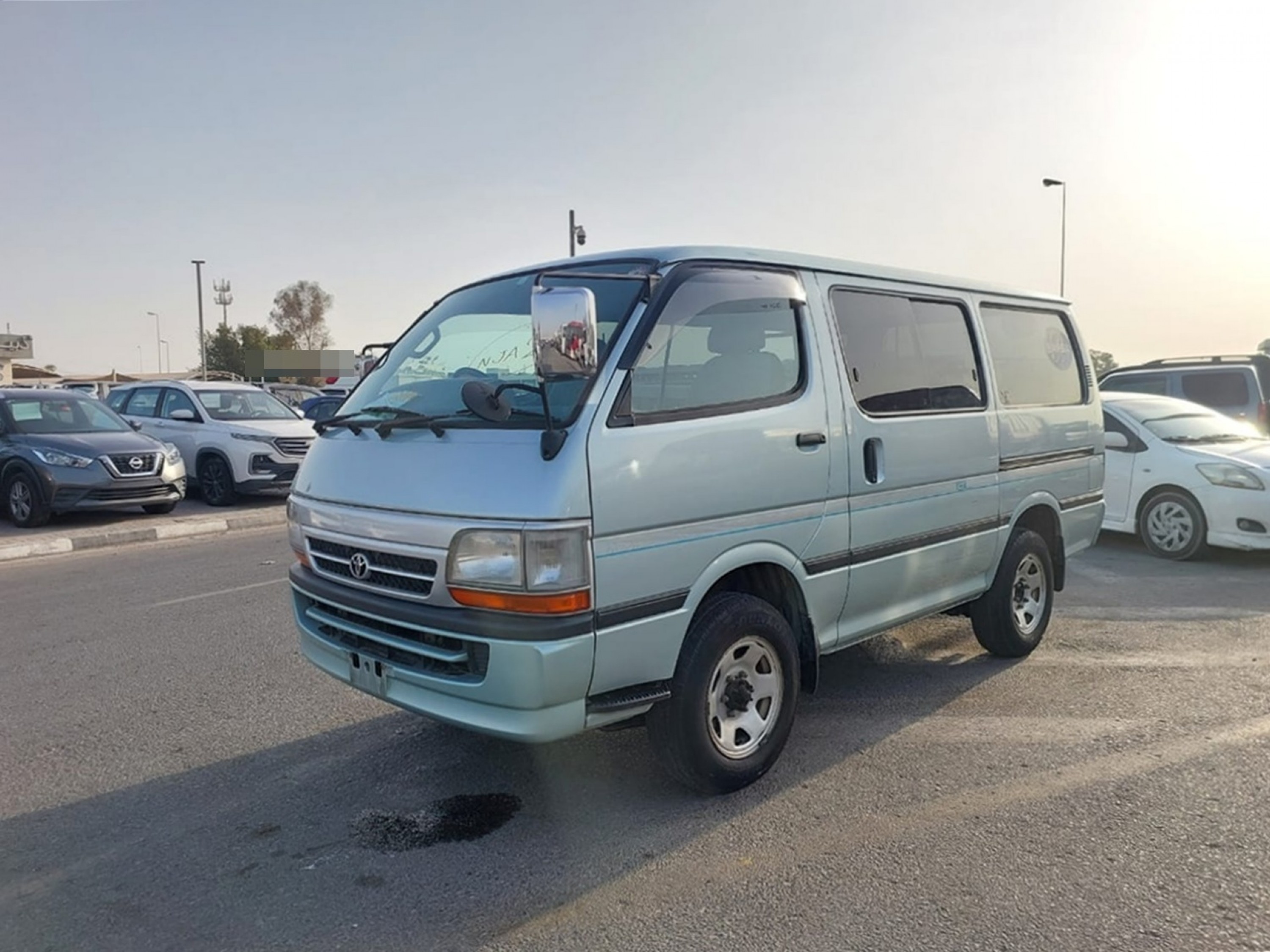 TOYOTA HIACE