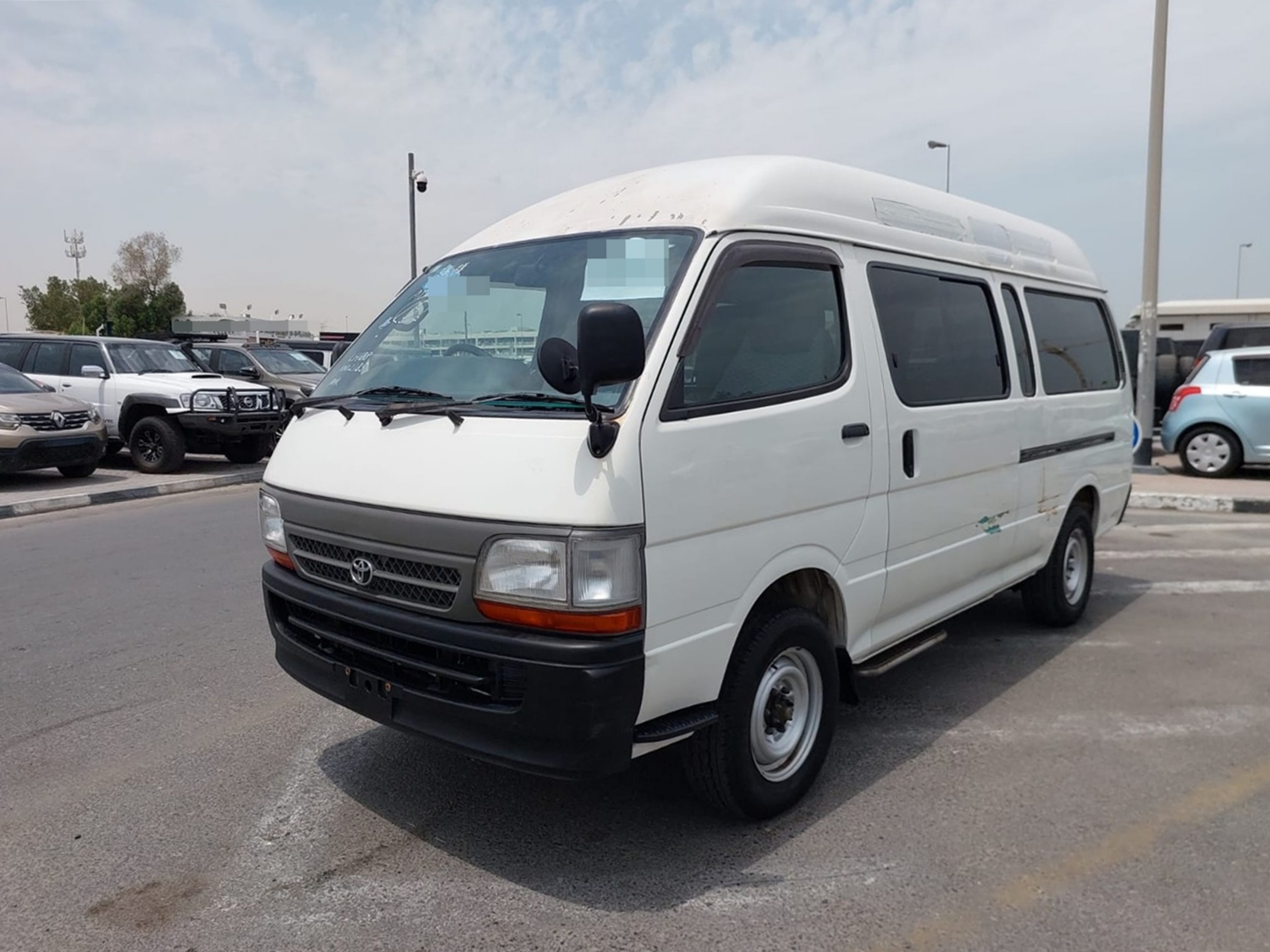 TOYOTA Hiace Commuter