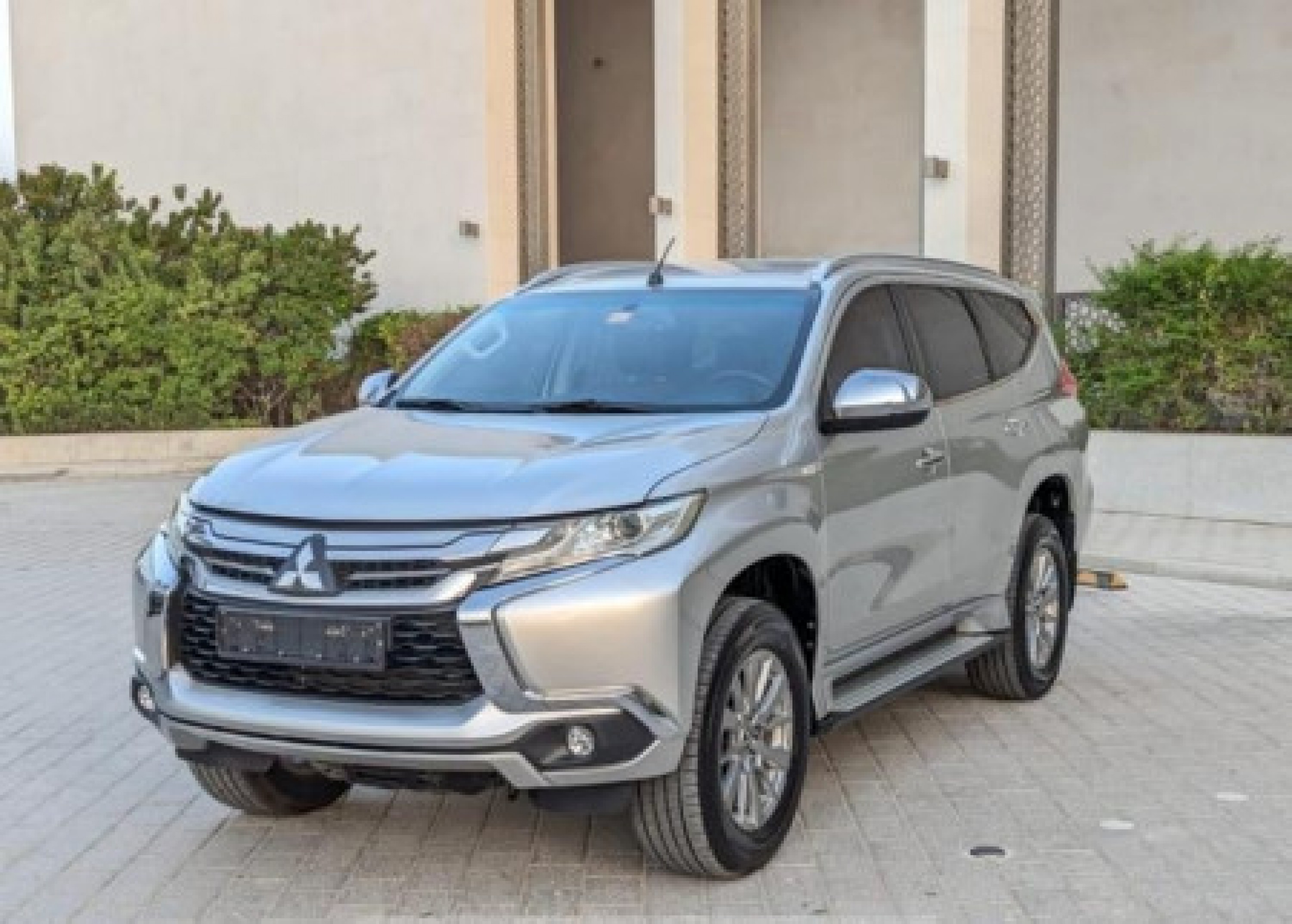 MITSUBISHI MONTERO
