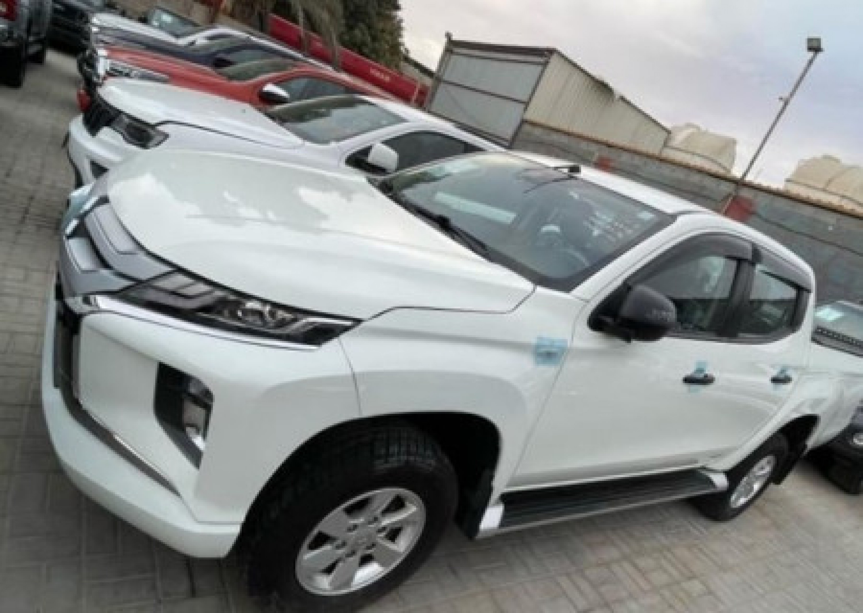 MITSUBISHI Triton