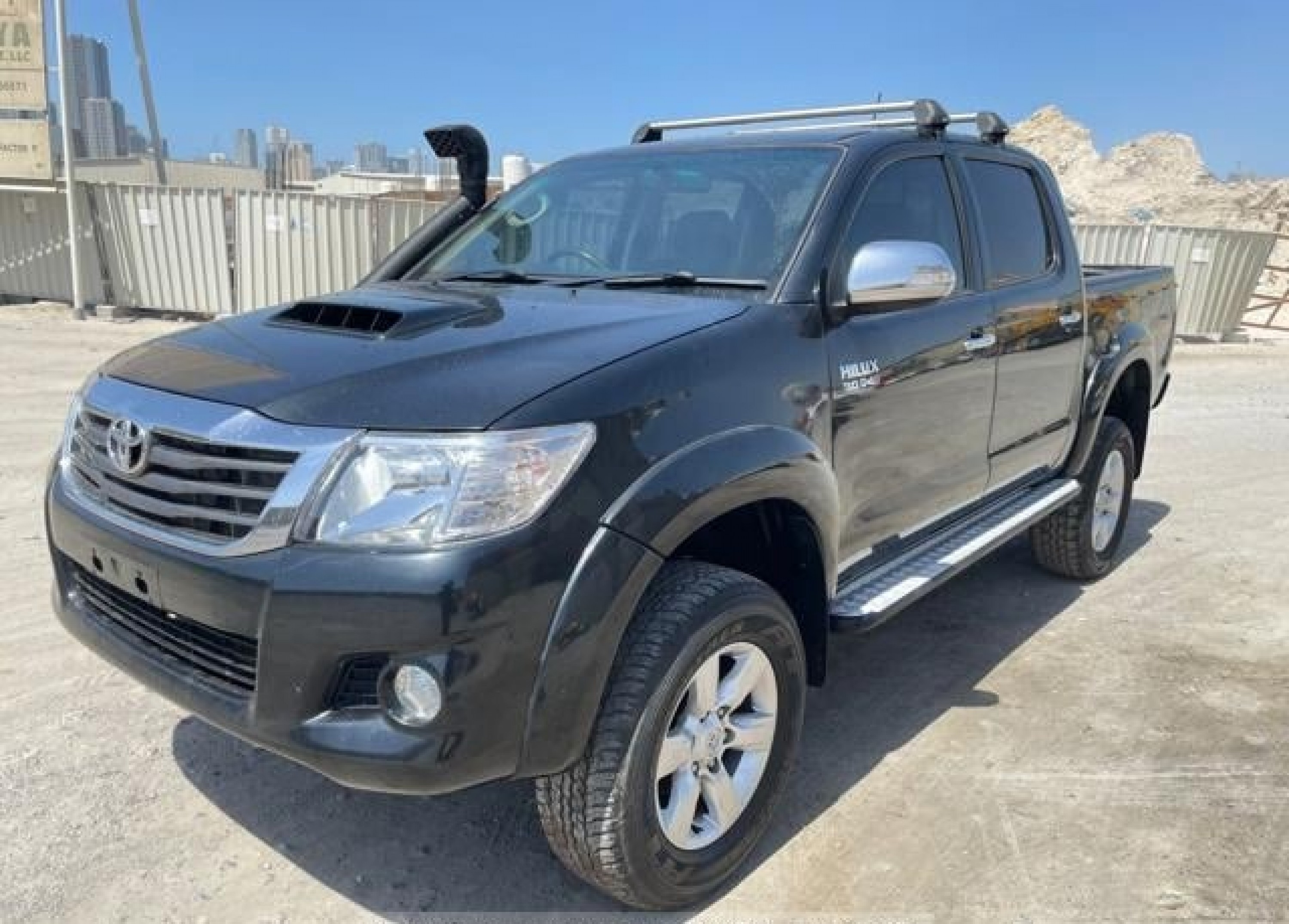 TOYOTA Hilux