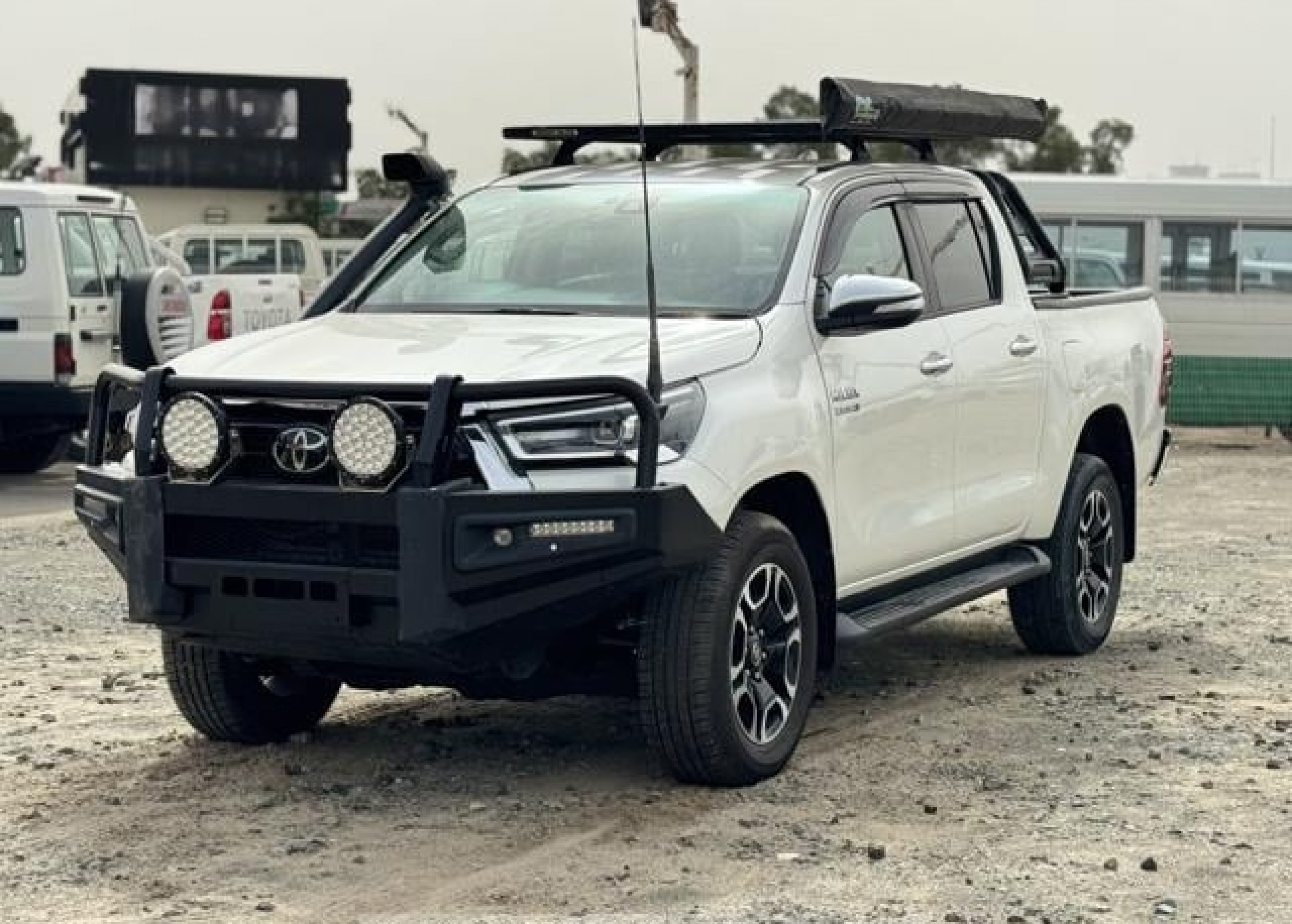 TOYOTA Hilux
