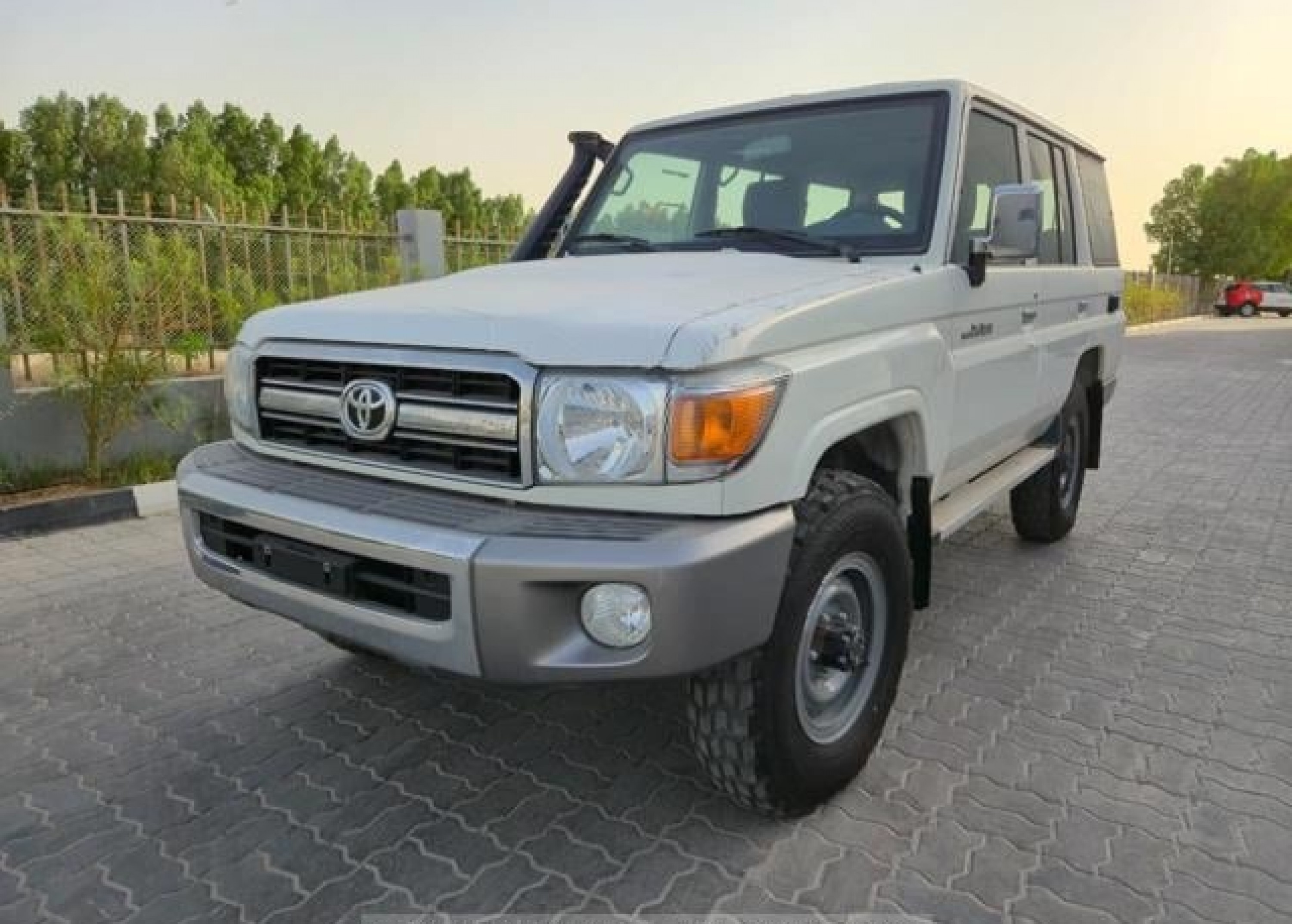 TOYOTA Land Cruiser