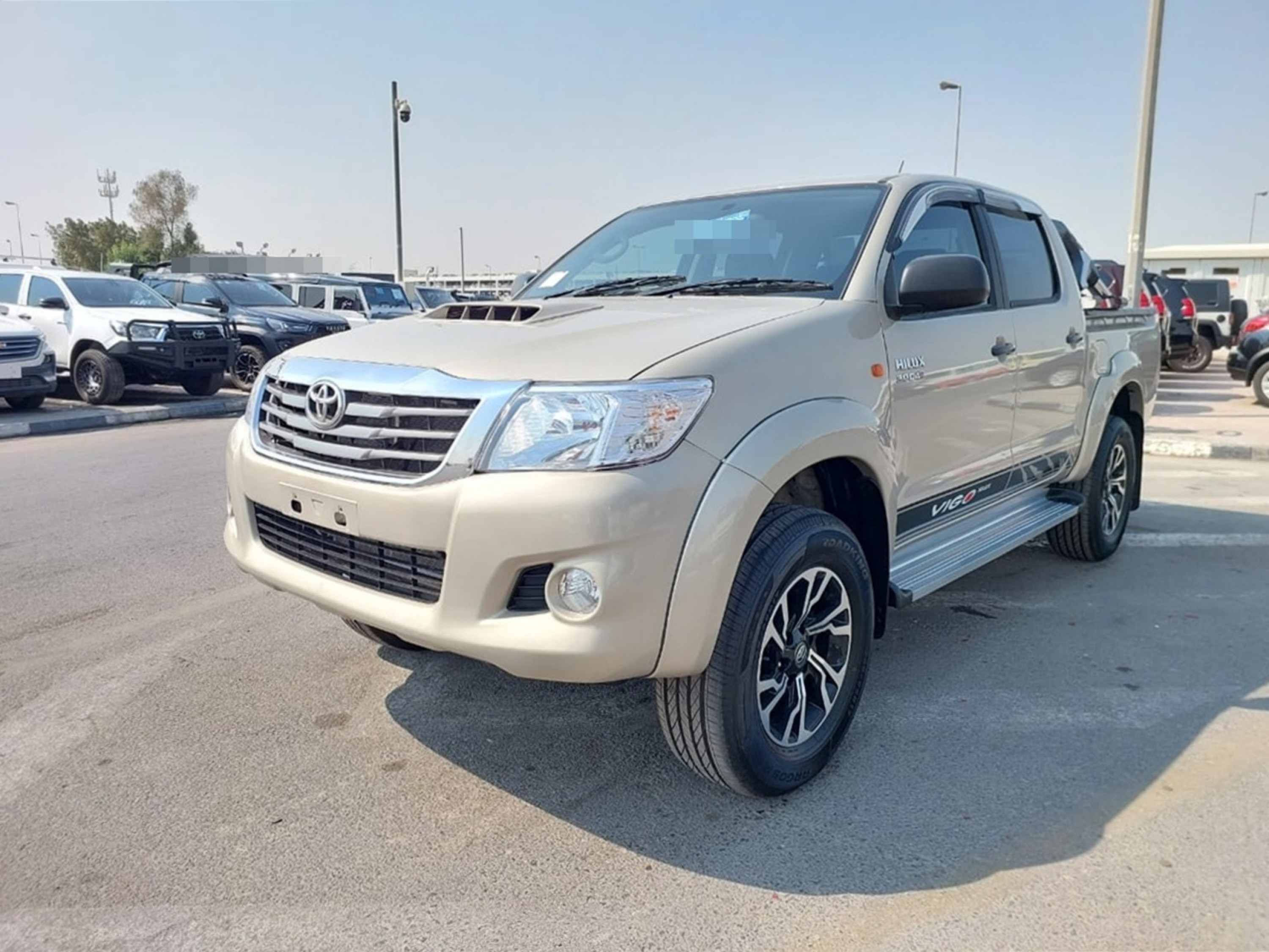 TOYOTA Hilux