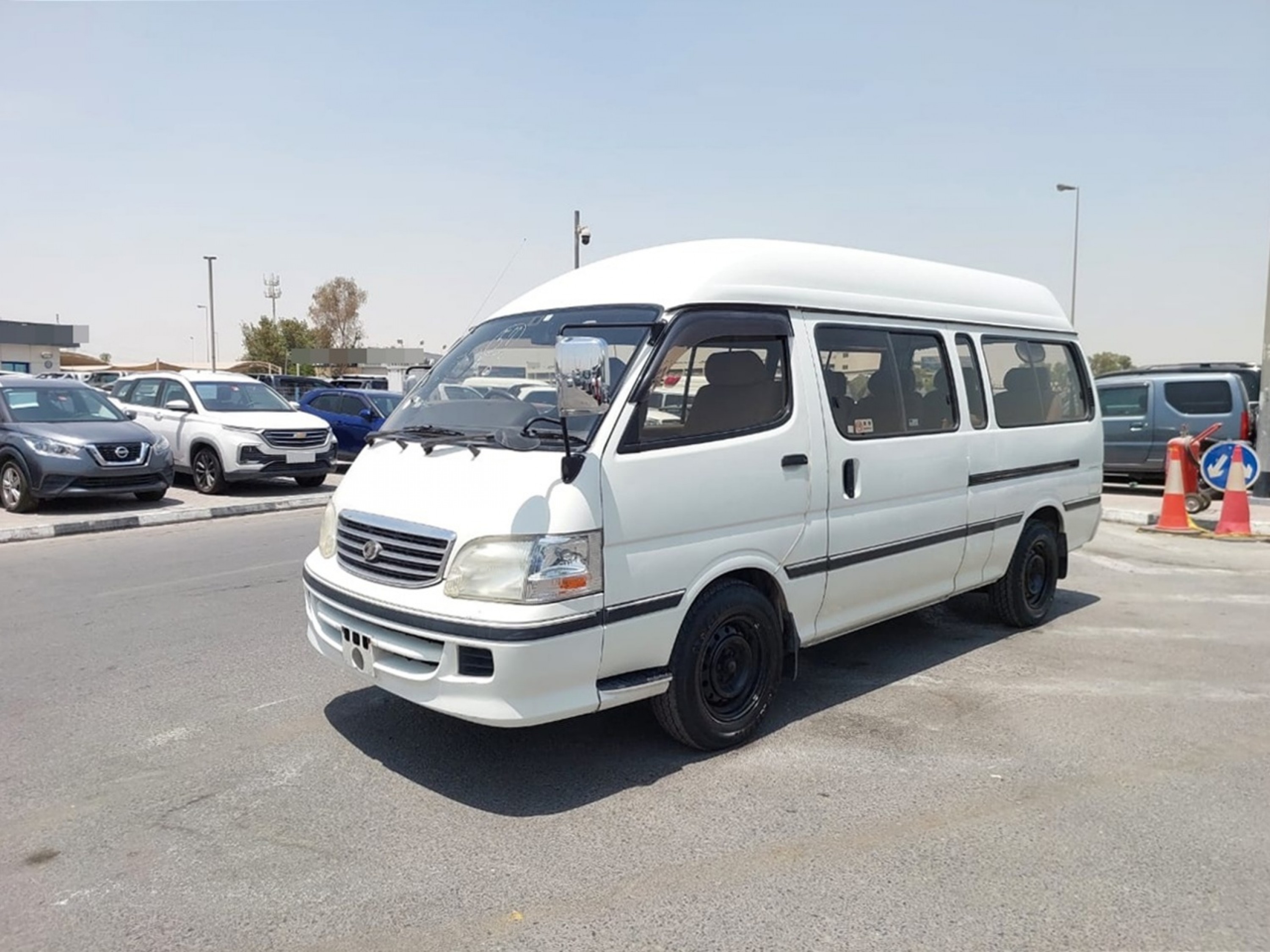 TOYOTA Hiace Commuter