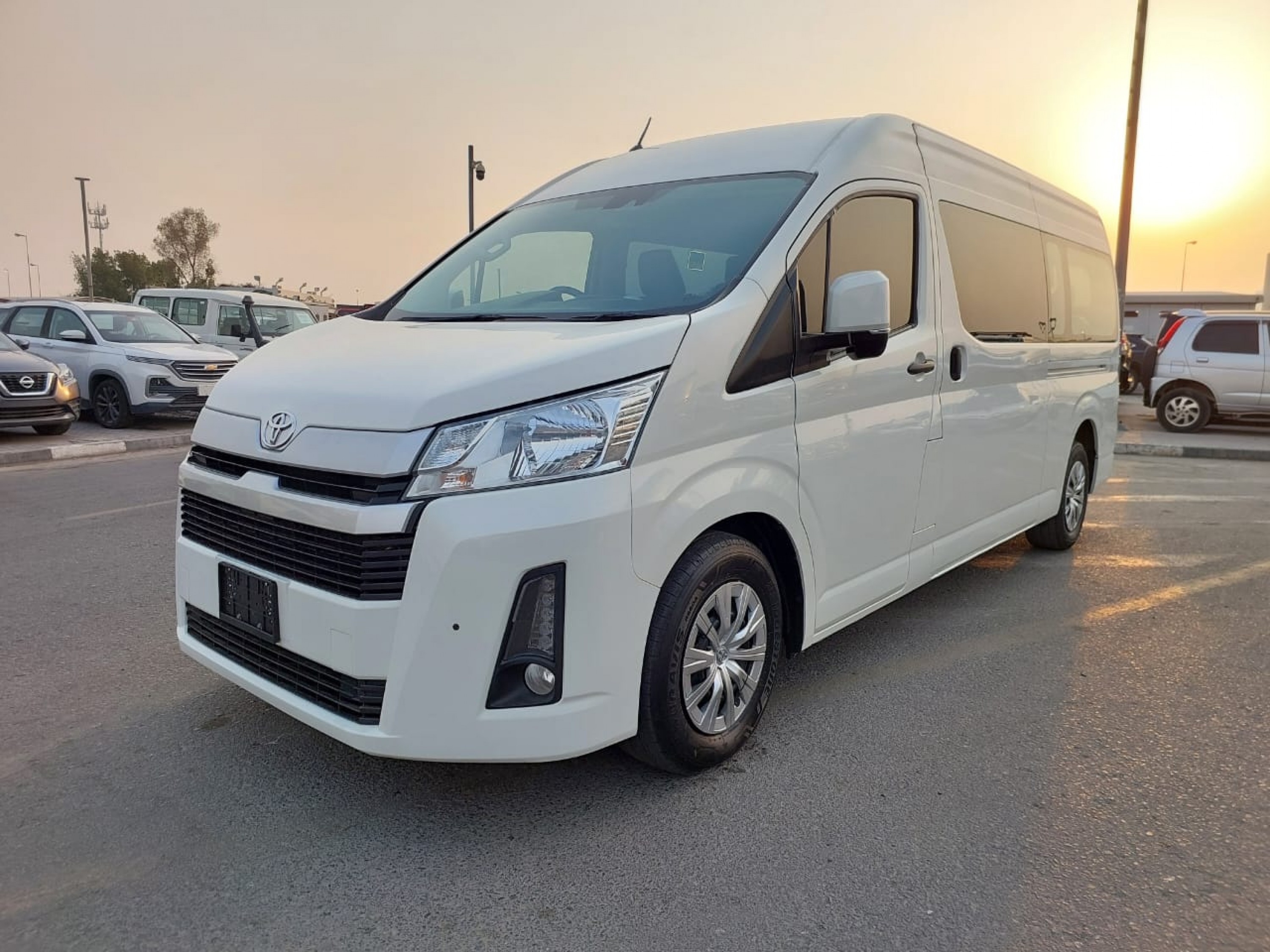 TOYOTA HIACE