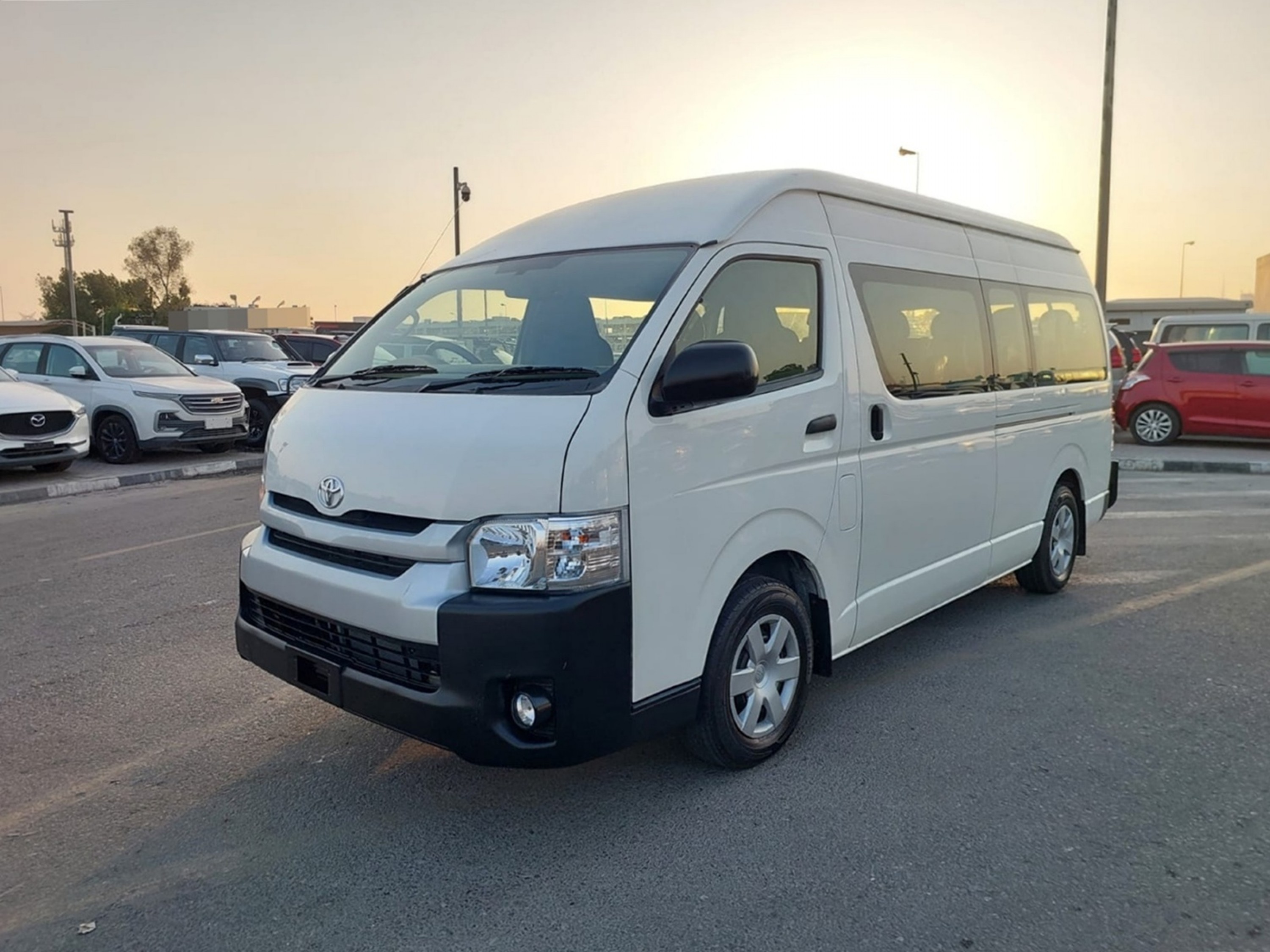 TOYOTA Hiace Commuter