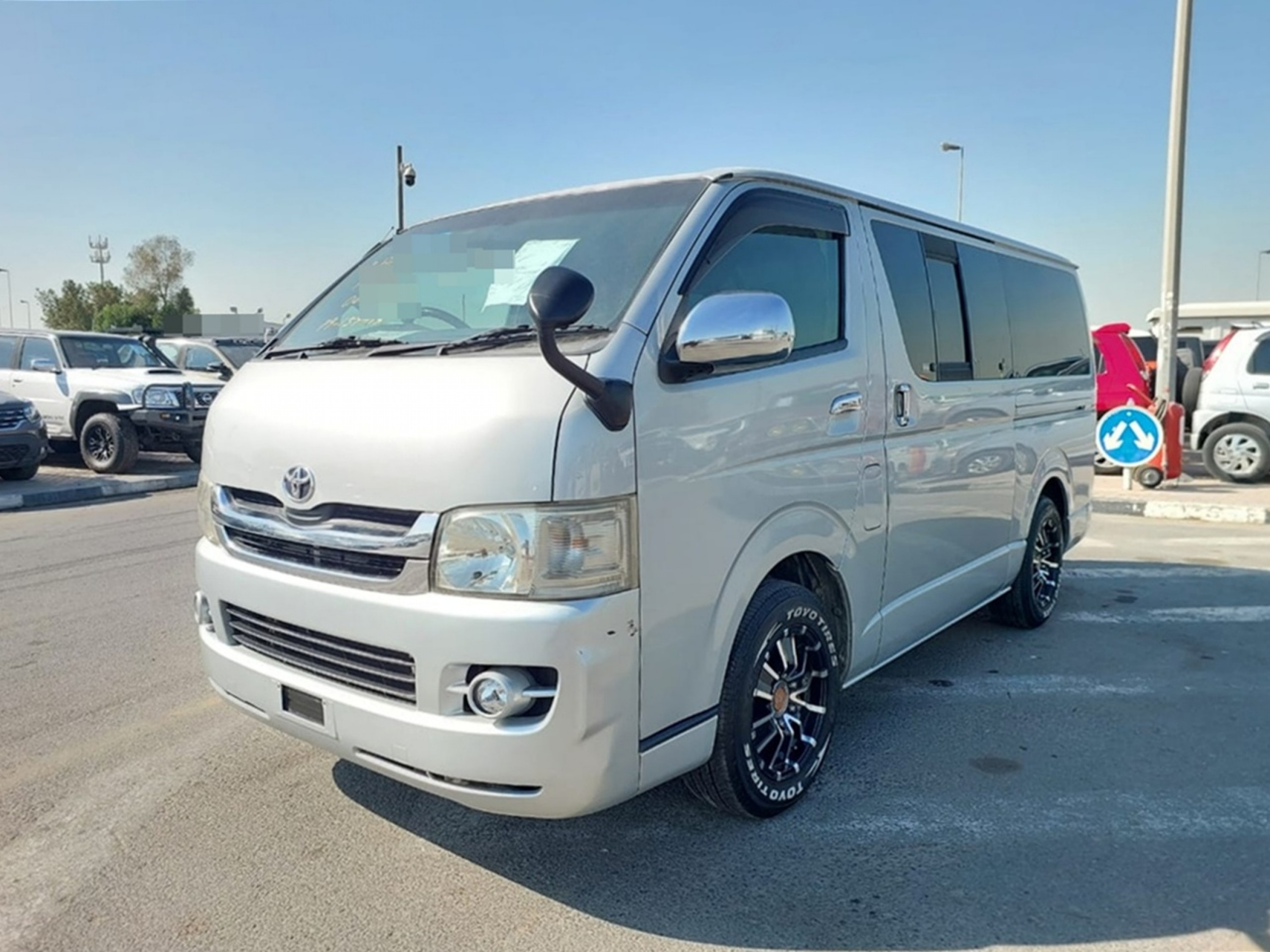 TOYOTA HIACE