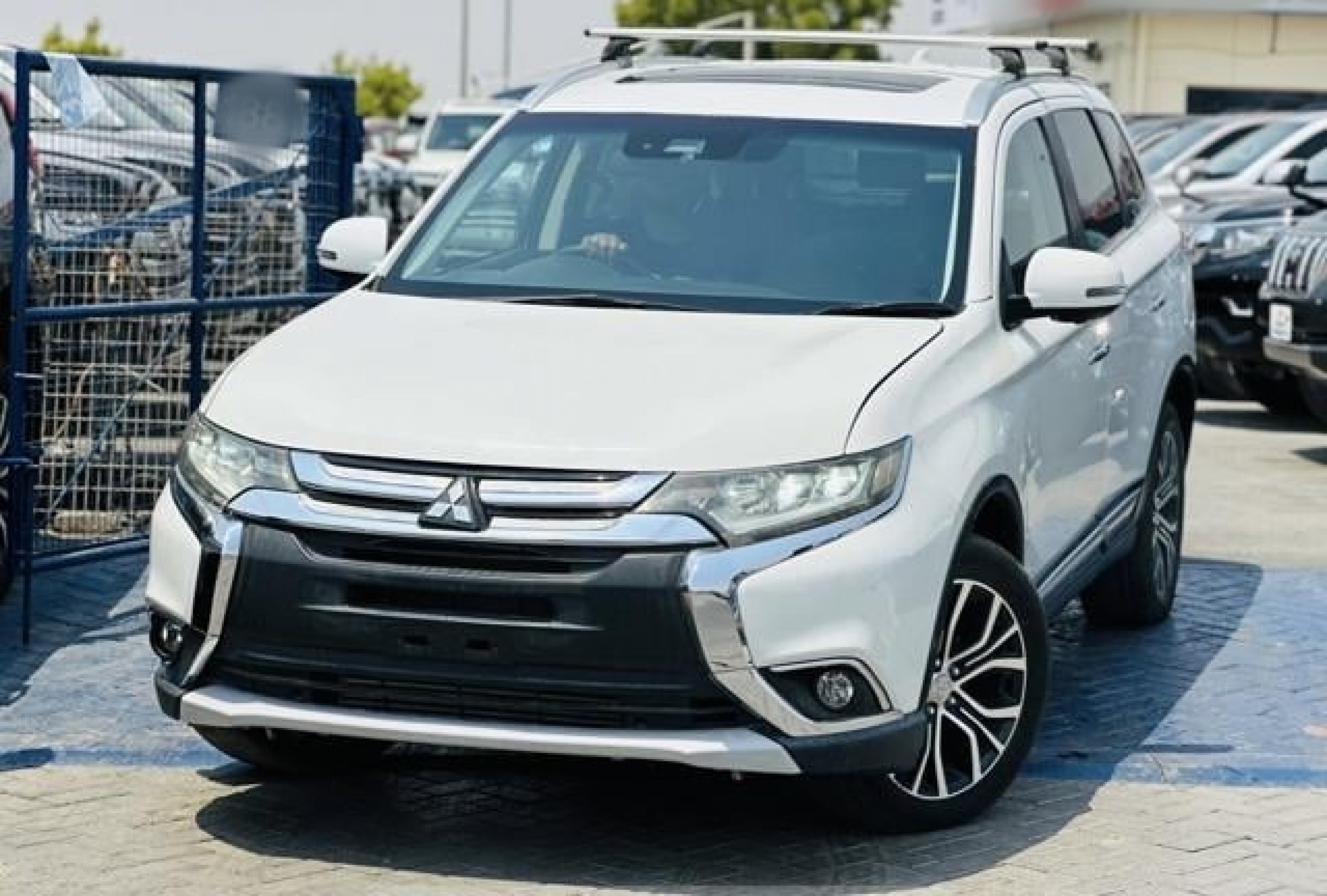 MITSUBISHI OUTLANDER