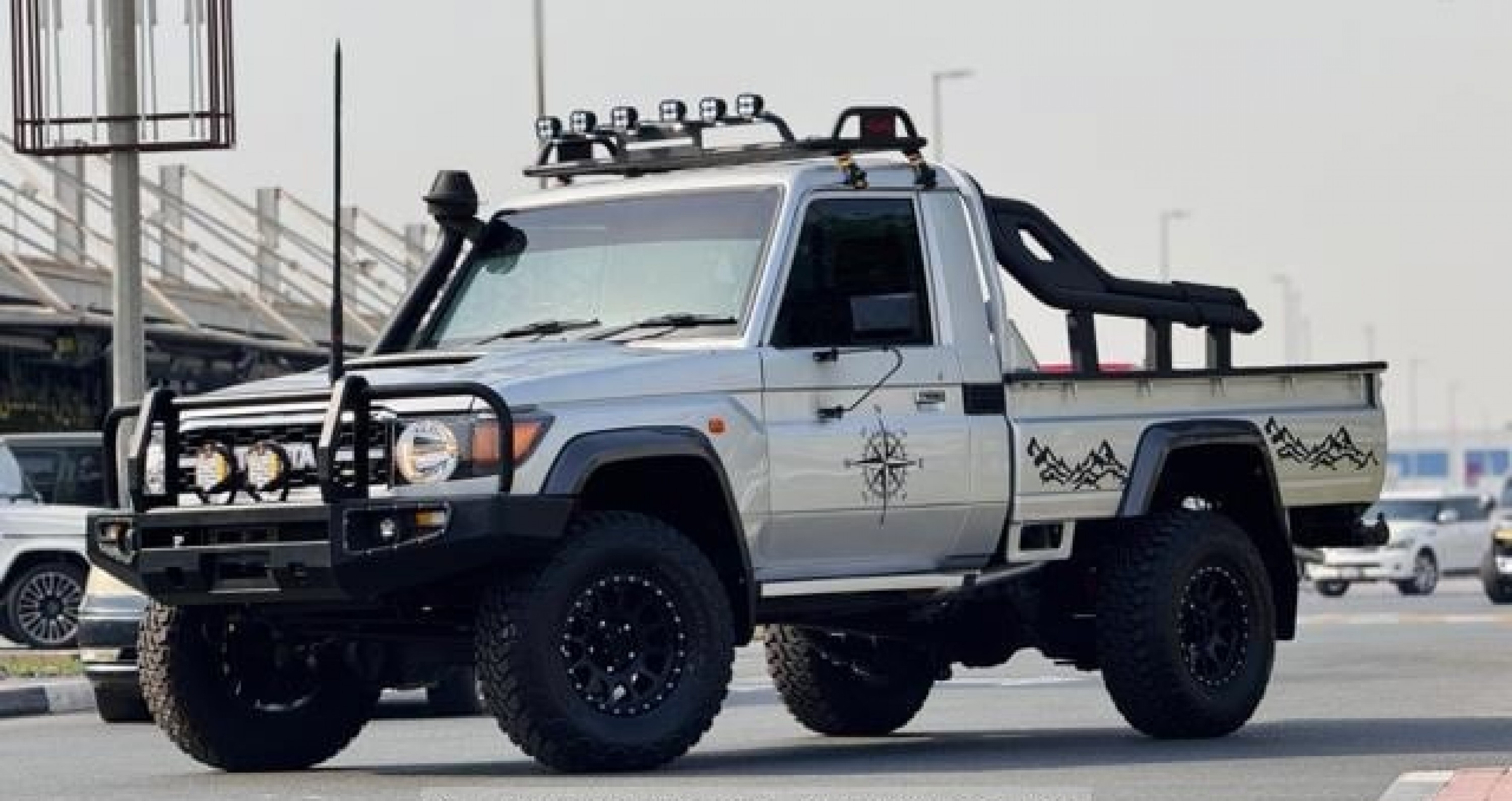 TOYOTA Land Cruiser
