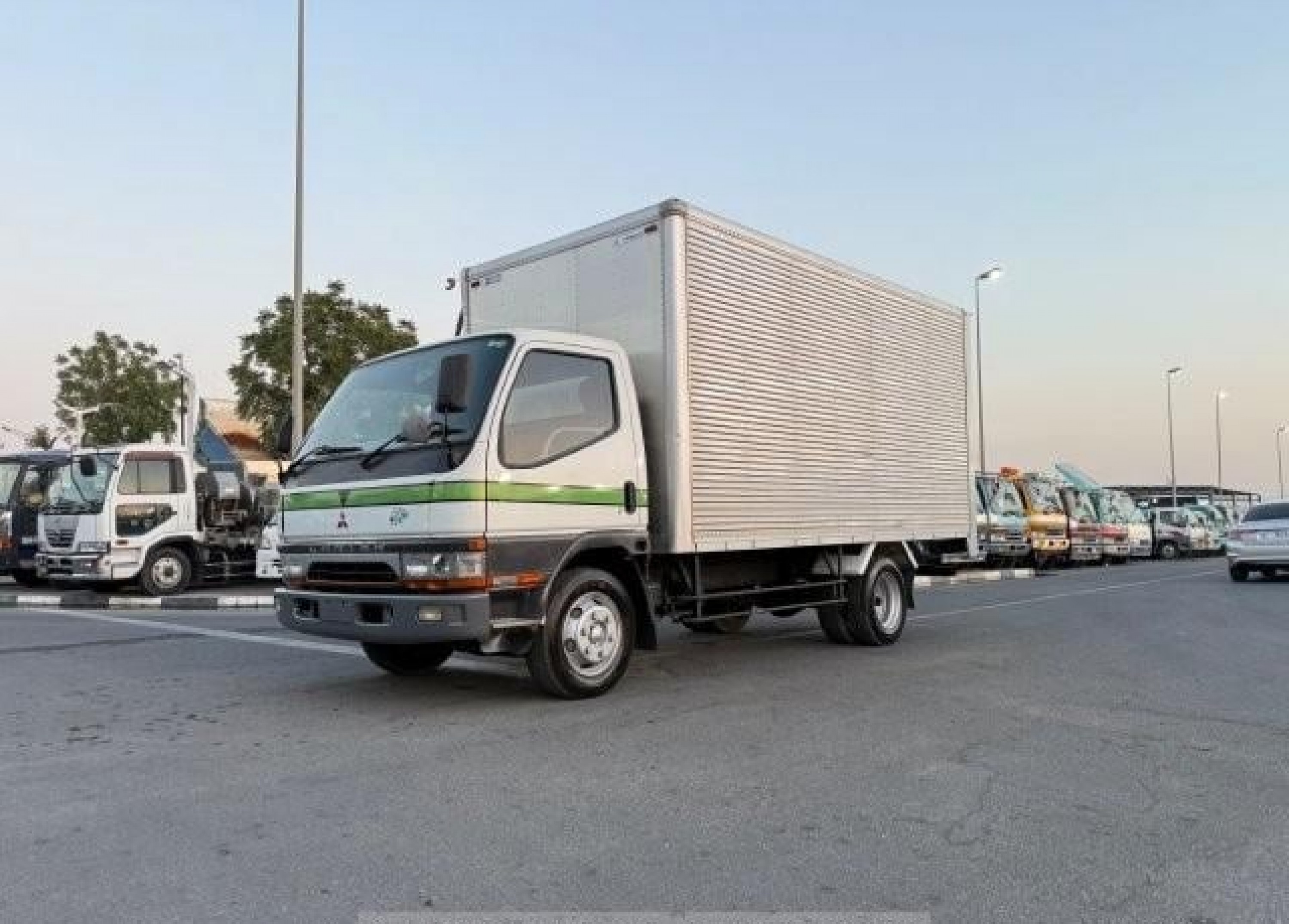 MITSUBISHI Canter