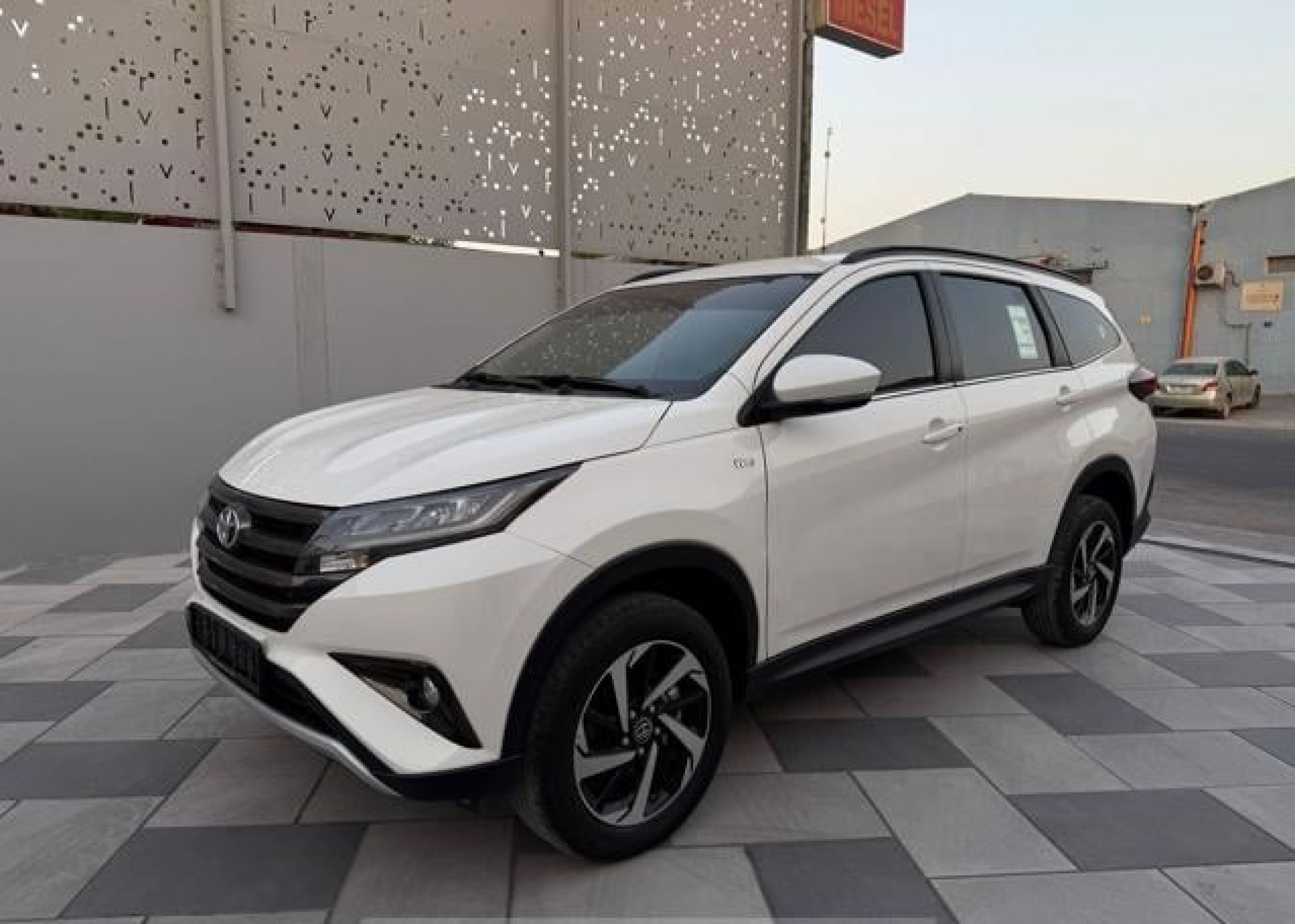 TOYOTA RUSH
