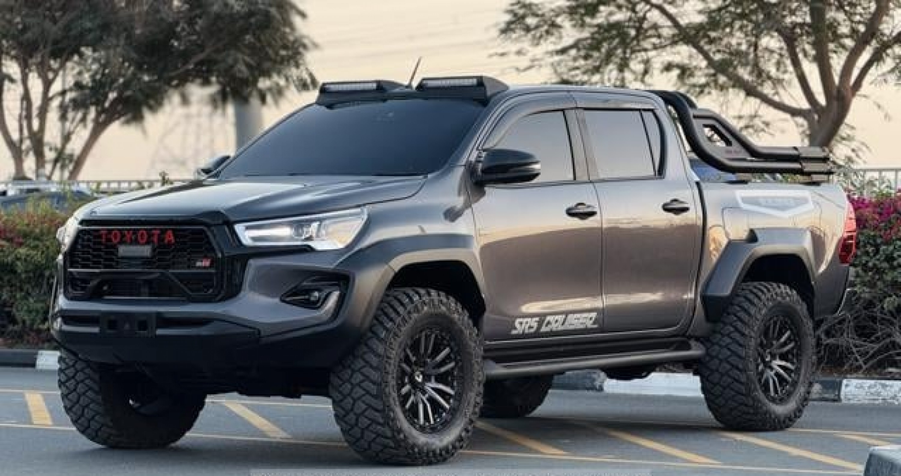 TOYOTA Hilux