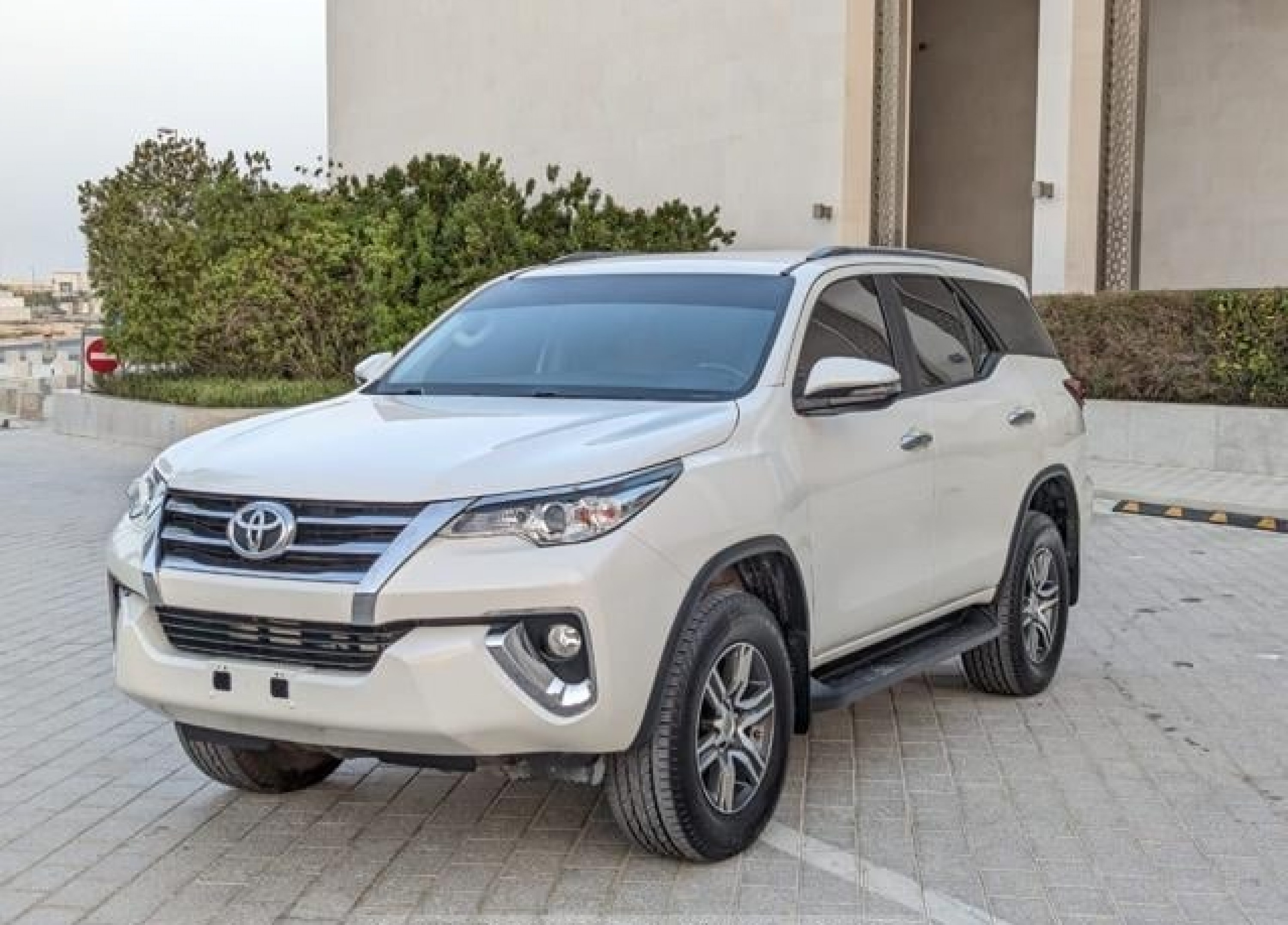 TOYOTA Fortuner