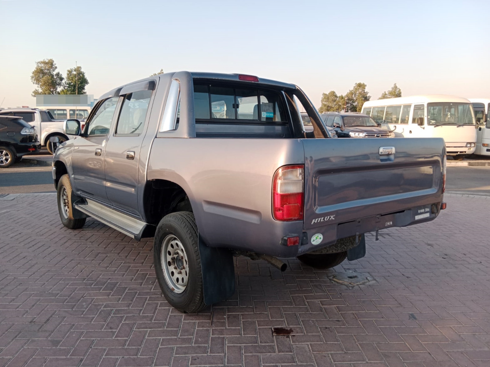 1235 TOYOTA  HILUX  M/T 2.0 4WD GRAY