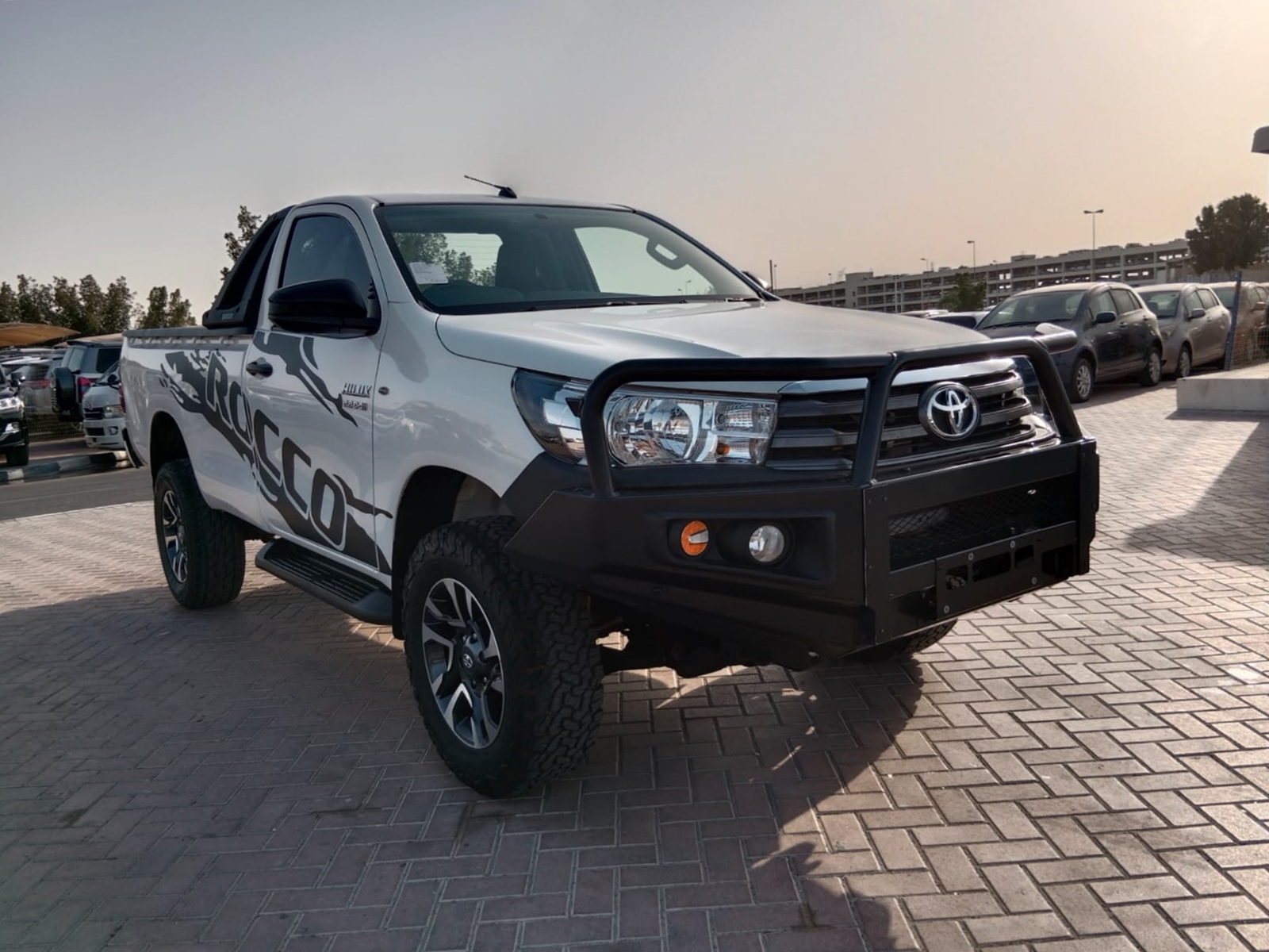 4373 TOYOTA HILUX PICK UP 2.8 WHITE