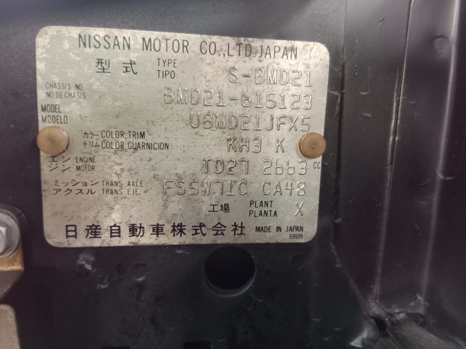 5123 NISSAN DATSUN 4 WD 2.7 M/T BLACK