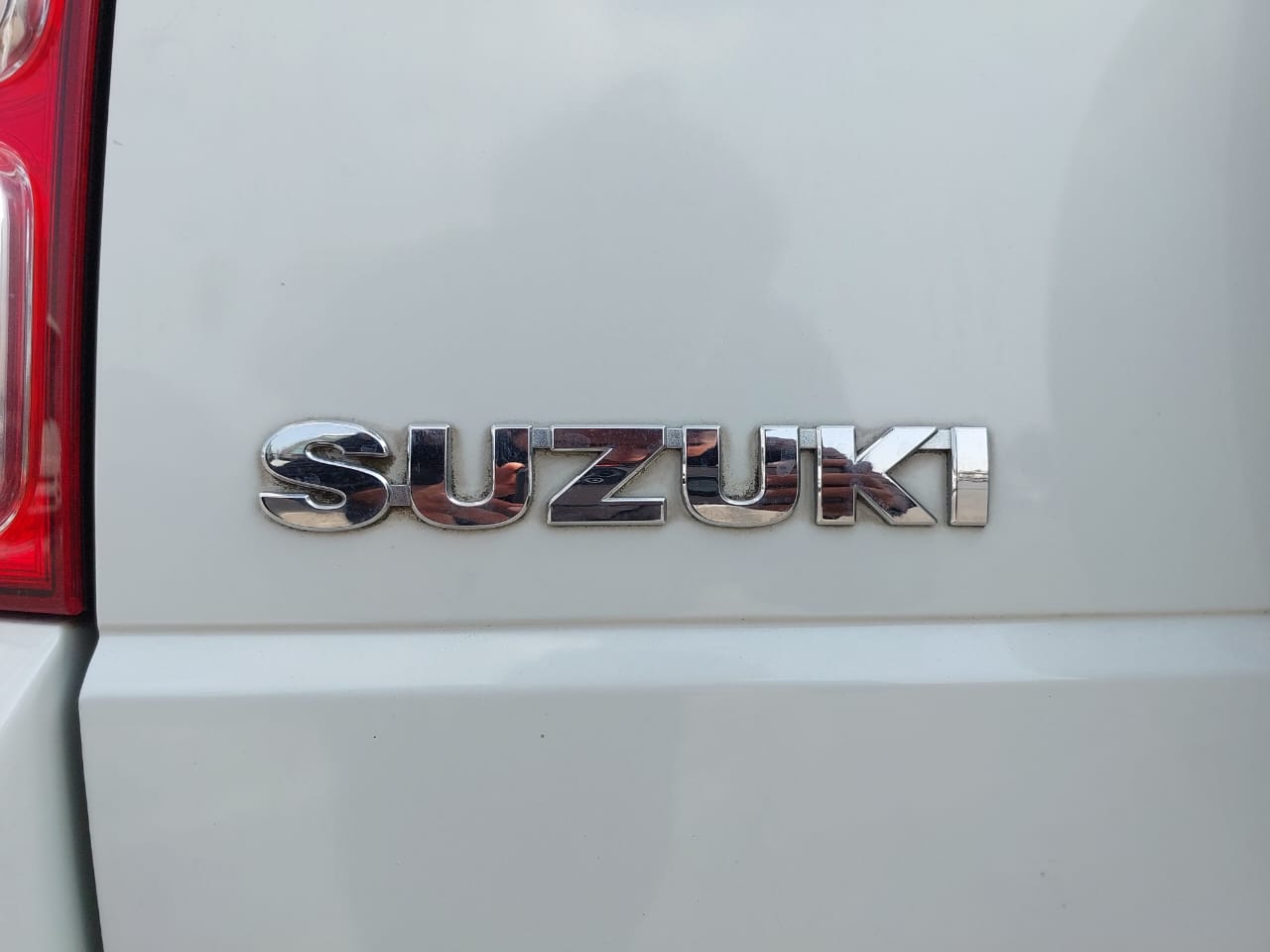 2884 SUZUKI ESCUDO A/T 2.4  4WD WHITE