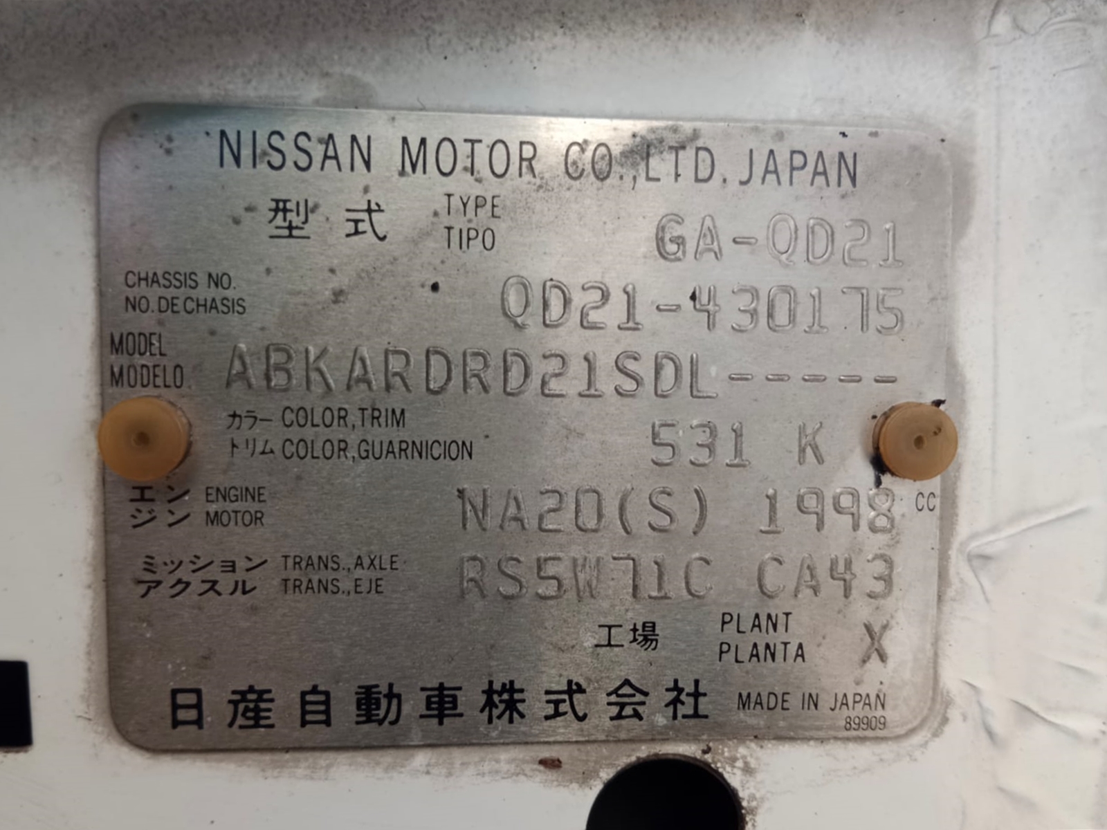 0175 NISSAN DATSUN PICK UP 2.0 2WD M/T WHITE