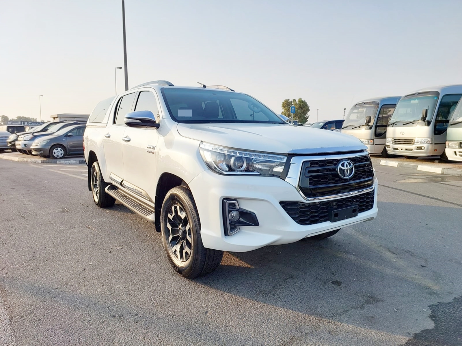 8586  TOYOTA  HILUX 2.8 A/T 4WD WHITE